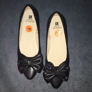 Pointed Ballet Flats with a Bow